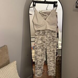 Aerie White and Gray Camo Leggings Set
